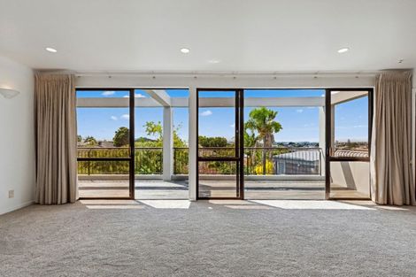 Photo of property in 35 Parr Terrace, Castor Bay, Auckland, 0620
