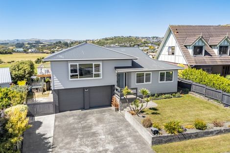 Photo of property in 7 James Cook Drive, Whitby, Porirua, 5024