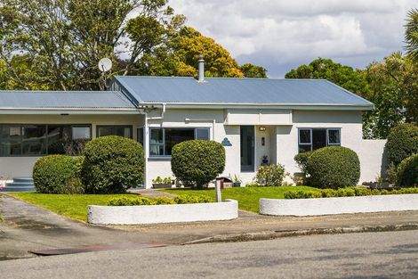 Photo of property in 42 Domain Road, Otaki, 5512