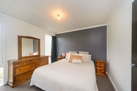 Photo of property in 12 Westmere Place, Takaro, Palmerston North, 4412
