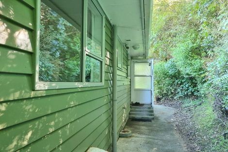 Photo of property in 58b Raroa Terrace, Tawa, Wellington, 5028