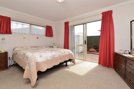 Photo of property in 2 Shrule Place, Huntington, Hamilton, 3210