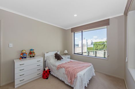 Photo of property in 66 Grovenor Drive, Orewa, 0931