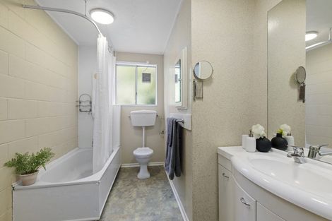 Photo of property in 8/19 Pirie Crescent, Moera, Lower Hutt, 5010