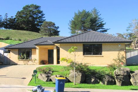 Photo of property in 42 San Marino Drive West, Henderson, Auckland, 0612