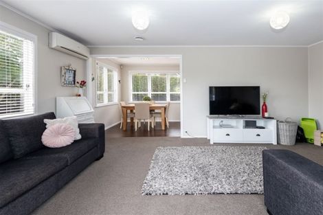Photo of property in 122 Ennis Avenue, Pakuranga Heights, Auckland, 2010