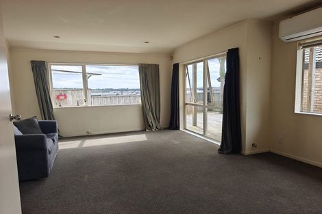 Photo of property in 6/520 Don Buck Road, Westgate, Auckland, 0614