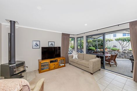 Photo of property in 66 Grovenor Drive, Orewa, 0931