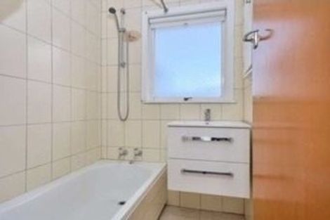 Photo of property in 5/174 East Coast Road, Forrest Hill, Auckland, 0620