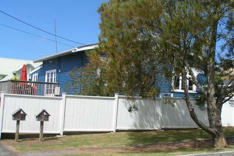 Photo of property in 2/15 Park Avenue, Northcote, Auckland, 0626