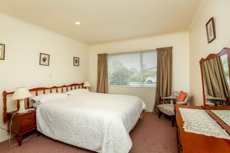 Photo of property in 18 Kinross Drive, Merrilands, New Plymouth, 4312