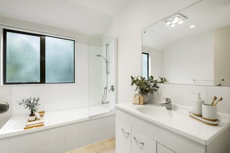 Photo of property in 1/26 Pannill Place, Oteha, Auckland, 0632