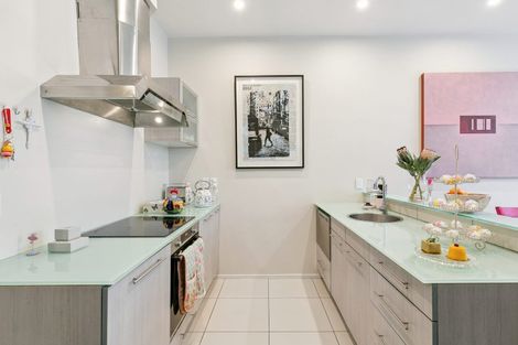Photo of property in Hb Apartments, 2/3 Holland Street, Te Aro, Wellington, 6011