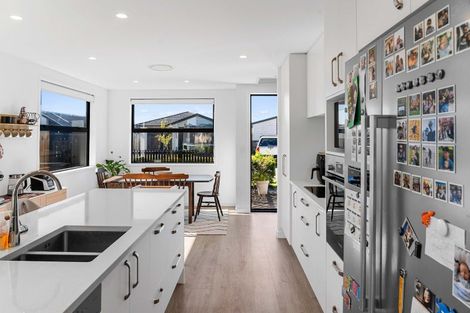 Photo of property in 11 Hinaki Street, Poike, Tauranga, 3112