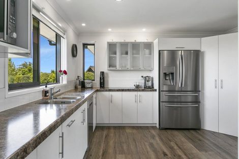 Photo of property in 71 Loch Views Road, Acacia Bay, Taupo, 3385