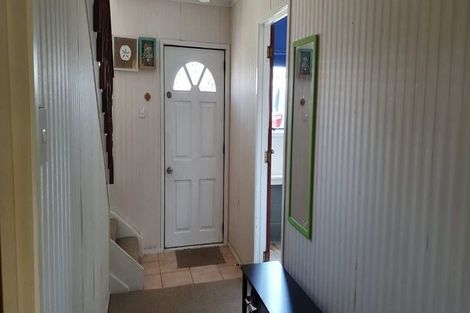 Photo of property in 2/15 Louise Place, Browns Bay, Auckland, 0630