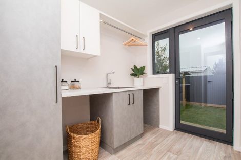 Photo of property in 18 Park Street, Winton, 9720