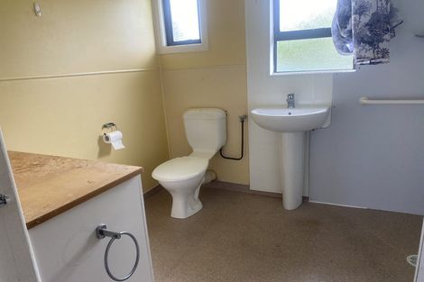 Photo of property in 3 Bedford Street, Te Atatu South, Auckland, 0610