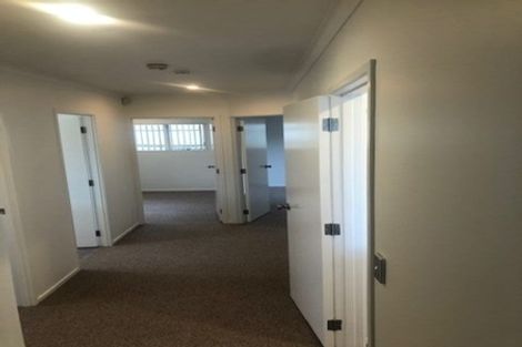 Photo of property in 11 Whitshire Mews, Massey, Auckland, 0614