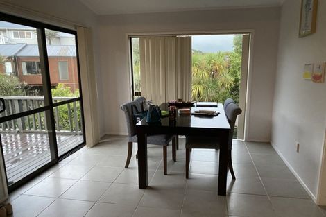 Photo of property in 43 Deverell Place, Northcross, Auckland, 0632