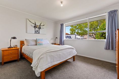 Photo of property in 1/56 Sunnynook Road, Sunnynook, Auckland, 0620