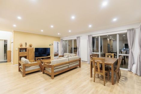 Photo of property in 32 Melksham Drive, Churton Park, Wellington, 6037