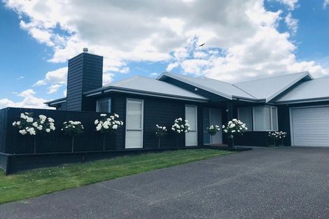 Photo of property in 32 Owhatiura Drive, Lynmore, Rotorua, 3010