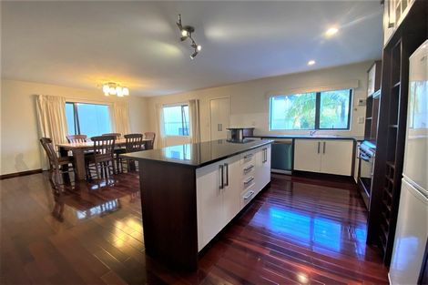 Photo of property in 4 Luxor Place, Massey, Auckland, 0614