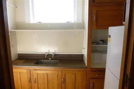 Photo of property in Devonport Apartments, 14/127 Saint Aubyn Street, New Plymouth, 4310