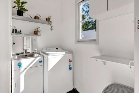 Photo of property in 5 Rangitira Avenue, Palmerston North, 4414