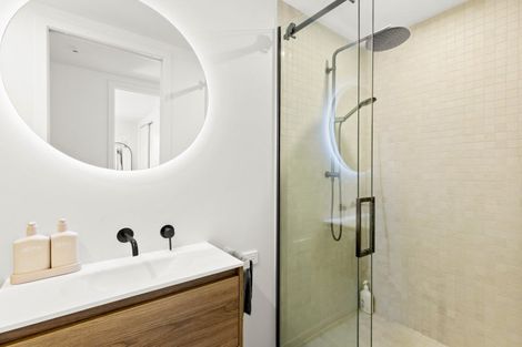 Photo of property in 8 Spring Hill Road, Kelvin Heights, Queenstown, 9300