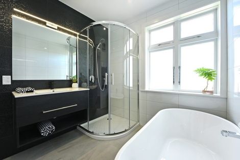 Photo of property in 1/10 Victoria Street, Ebdentown, Upper Hutt, 5018