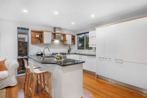 Photo of property in 2a Woodbine Avenue, Greenlane, Auckland, 1051