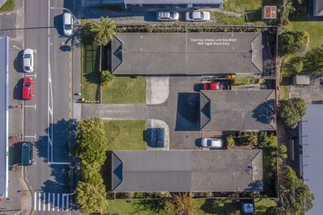Photo of property in 2/4 Stewart Drive, Newlands, Wellington, 6037
