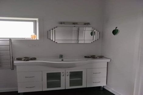 Photo of property in 70 Ackworth Road, Lepperton, New Plymouth, 4373