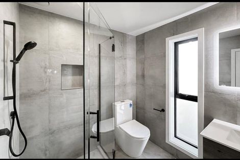 Photo of property in 2/8 Victoria Street, Ebdentown, Upper Hutt, 5018