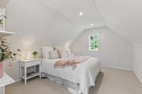 Photo of property in 136 Parkvale Road, Karori, Wellington, 6012