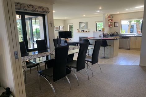 Photo of property in 60 Shelter Grove, Frankleigh Park, New Plymouth, 4310