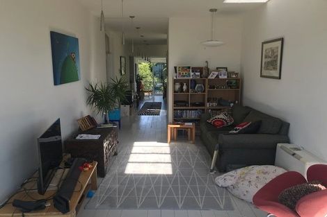 Photo of property in 102 Kelburn Parade, Kelburn, Wellington, 6012