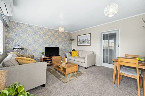 Photo of property in 2/1a Forward Street, Greenmeadows, Napier, 4112