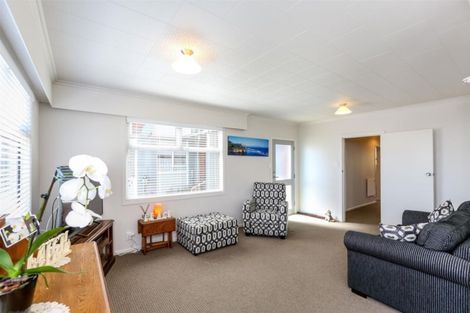 Photo of property in 14 South Road, Moturoa, New Plymouth, 4310