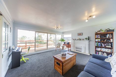 Photo of property in 39 Lincoln Terrace, Hokowhitu, Palmerston North, 4410