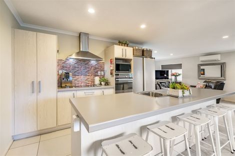 Photo of property in 3 Quartz Place, Brown Owl, Upper Hutt, 5018