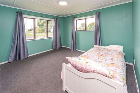 Photo of property in 24 Selwyn Crescent, College Estate, Whanganui, 4500