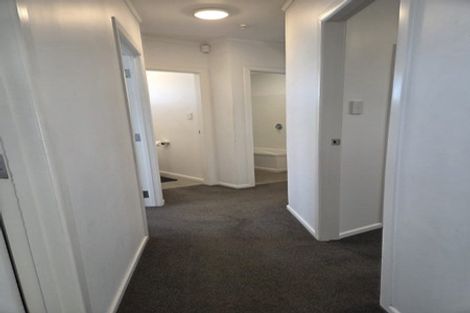 Photo of property in 32 Roberts Road, Te Atatu South, Auckland, 0610