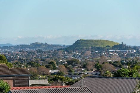 Photo of property in 18 Sheralee Place, Bucklands Beach, Auckland, 2014