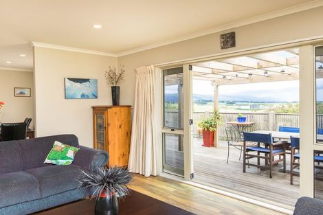 Photo of property in 6 Kea Place, Fitzherbert, Palmerston North, 4410