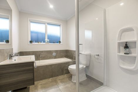 Photo of property in 8 Tahuna Minhinnick Drive, Glenbrook, Waiuku, 2681