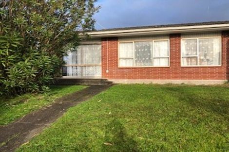 Photo of property in 1/2 Vodanovich Road, Te Atatu South, Auckland, 0610