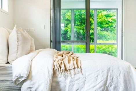 Photo of property in 21 Eric Farley Drive, Kumeu, 0810